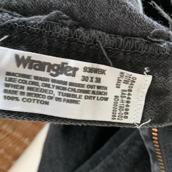 Wrangler Straight Leg Jeans - Picture 2 of 8